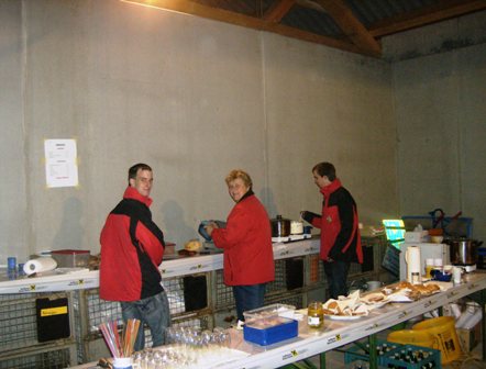 Die Mitarbeiter der 1. K+L beim Altstoffsammelzentrum Altmelon