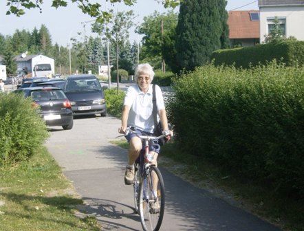 Frau Inezberger einmal per Rad