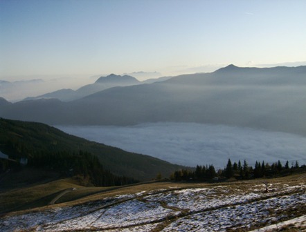 Blick ins nebelverhangene Zillertal