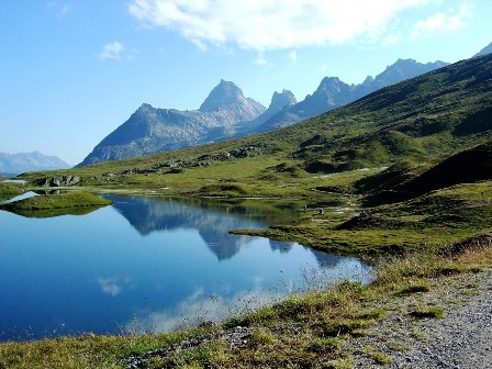 Blick ber den Scheidsee mit Alpenpanorama