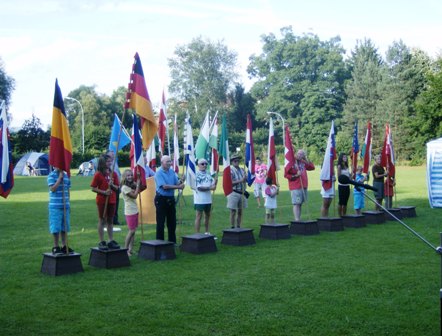 Prsentation der Flaggen der teilnehmenden Nationen