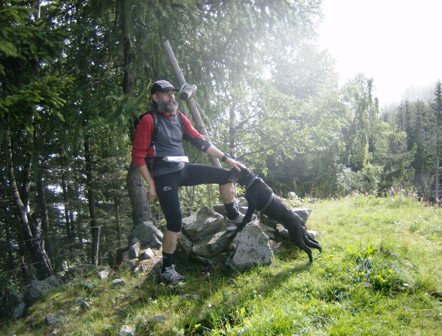 Erich Mickler und sein getreuer Hund auf der Adlerkuppe