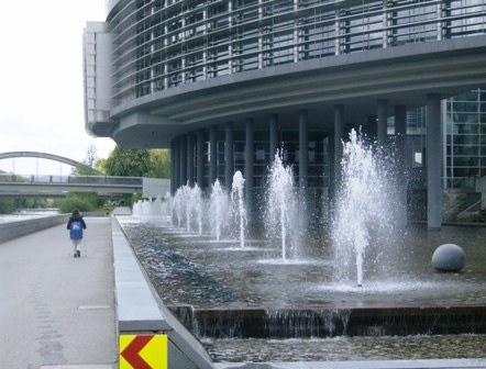 Springbrunnen im Regierungsviertel