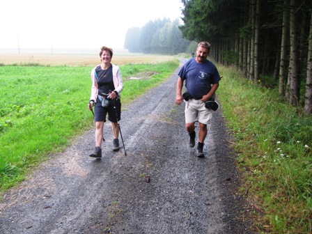 Monika und Manfred genieen die gemeinsame Wanderung