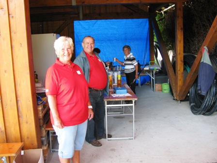 Freudenstrahlende, freundliche Mitarbeiter