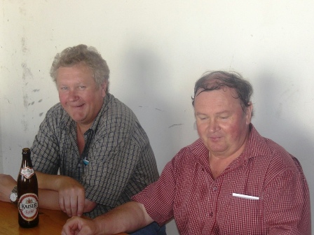 Die mitfahrenden Wanderkollegen aus Koblhof stärken sich ebenfalls