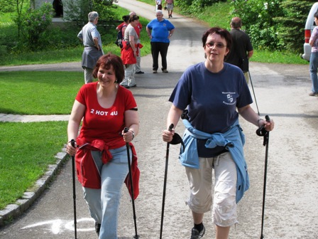 Sonja und Roswitha im Gleichschritt zur Labestelle