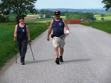 Monika und Manfred sind ebenfalls im Marathon-Trainingsschritt unterwegs