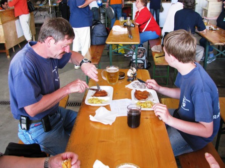 Während unser Obmann mit seinem Sohn noch beim 'Spachteln' ist