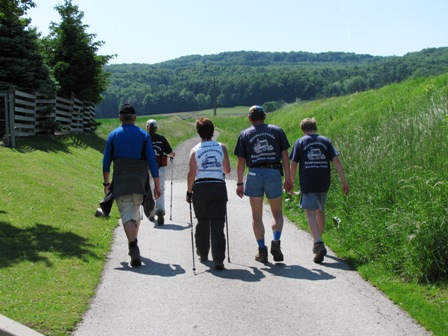 Alfred und das Marathonteam Rappottenstein am Weg Richtung Autobahn