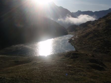 Die Sonne fällt auf den Kops-Stausee