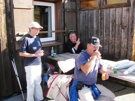 Wohl eher kein Bergsteigerrezept - Zirberl beim Nikotinkonsum - Quaxi machts aber den Brunnmayr's nach