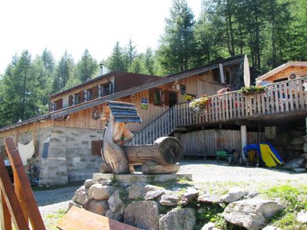 Die Lareinalpe - natürlich gabs wieder einmal eine Stärkung für Karin - ein Zirberl