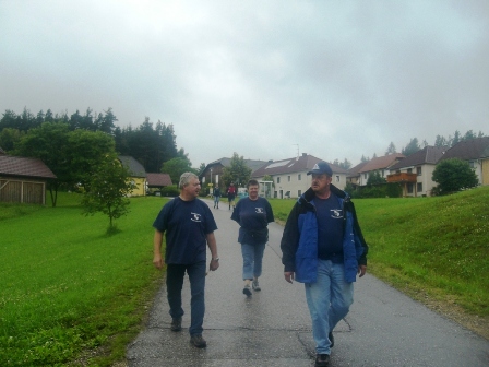 Johann und Eva Haider sowie Obmannstellvertreter Manfred Raffetzeder legen los
