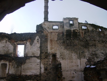 Blick über den Innenhof der Ruine