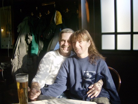 Gerhard und Karin bestgelaunt beim Mittagessen im Gasthaus zur Seegrotte