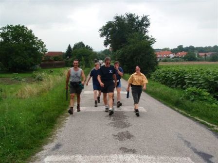 Die Gruppe nähert sich der K+L 6 bei Schloß Haindorf nach rund 25 Kilometern