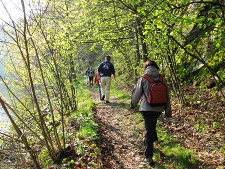 Weiter gehts auf sehr schönen Pfaden neben dem See