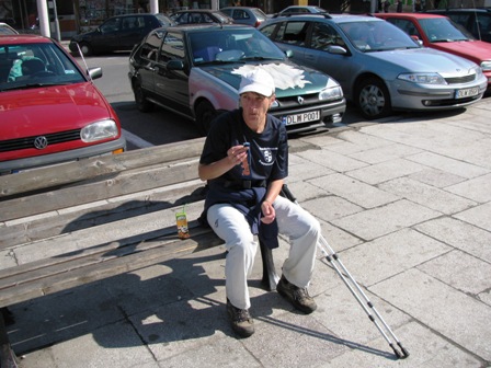 ...und Zirberl vernascht die ausgehändigte Schnitte