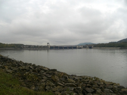Blick zum Donaukraftwerk Melk
