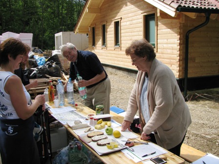 Die netten Kollegen an der (Quargel)Labestelle - stets um die Wanderer bemüht