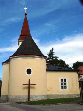Die Kirche von Sulz im Wienerwald