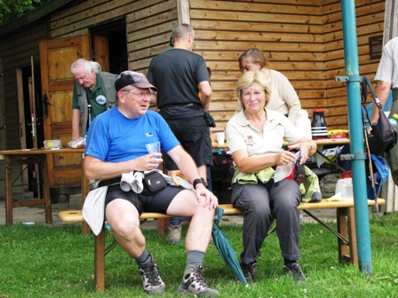 Max und Sylvia haben sich's auf dem 'Keppelbankerl' gemütlich gemacht