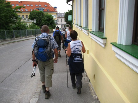 Auf den letzten Metern durch Mödling Richtung Ziel