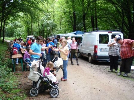 Auch an der 2. K+L sind bereits zahlreiche Wanderer eingetroffen