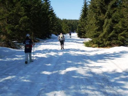 Der Weg ist schneeig und schwer