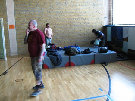 Die Wanderfreunde richten ihr Lager für die Nacht