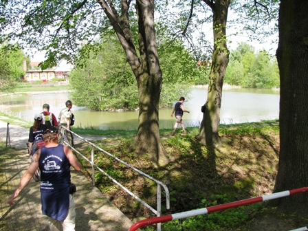 Noch vorbei am Teich am Rande von Olbersdorf