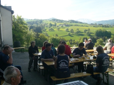 Eine kleine Stärkung an der 1. K+L für die Wanderfreunde Rappottenstein
