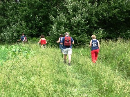 Weiter gehts auf Naturwegen durchs hohe Gras