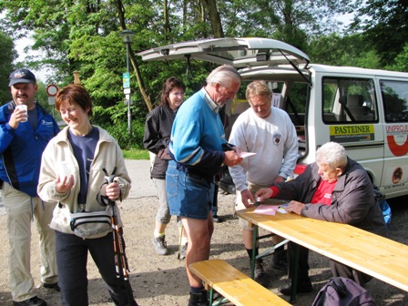 An der 2.K+L stempelt wiedereinmal ein bekanntes Gesicht - Erwin Steinfeld aus Korneuburg
