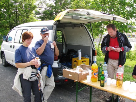 Die Quaxis lassen es sich an der 3.K+L nach 21 Kilometern bei Traismauer erstmals richtig schmecken...