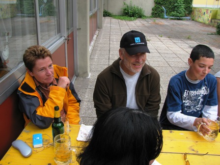 Bestens gelaunte Marathonis: Christa und Alfred Alt sowie Patrick Brunnmayr...