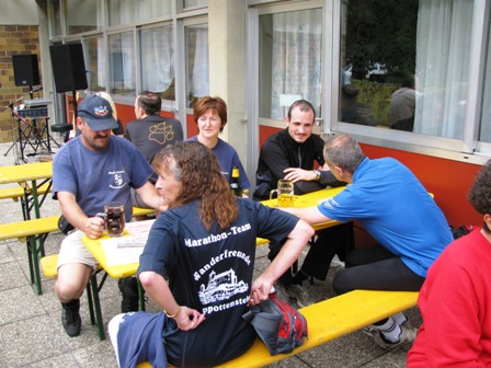 Auch die Wanderfreunde aus Rappottenstein sind - wenn heute auch etwas müde - bester Dinge und freuen sich auf die nächste Langstrecke