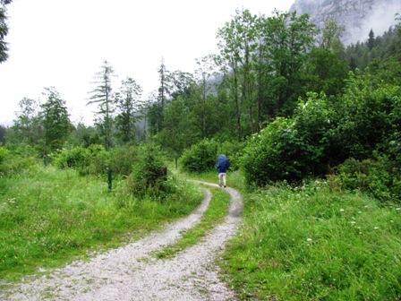 Auf einem schönen Weg gehts Richtung Untergrimming