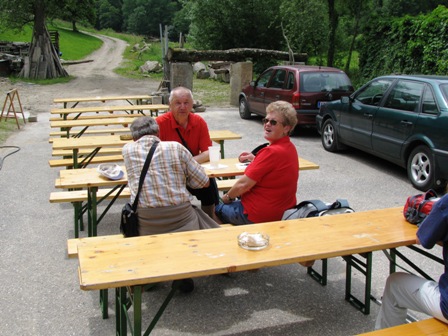 Wanderer genießen auch hier die nette Stimmung