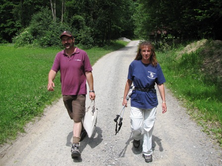Martin und Karin beinahe im Gleichschritt durchs Gusental