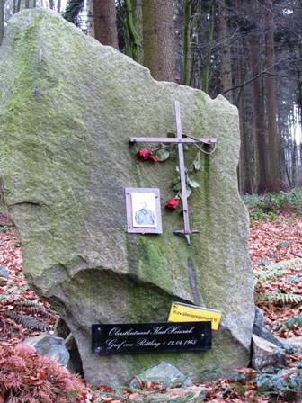 Gedenksttte an einen zu Kriegsende ermordeten Oberleutnant, der seine Truppe aus 16-jhrigen nicht in den sicheren Tod schickte
