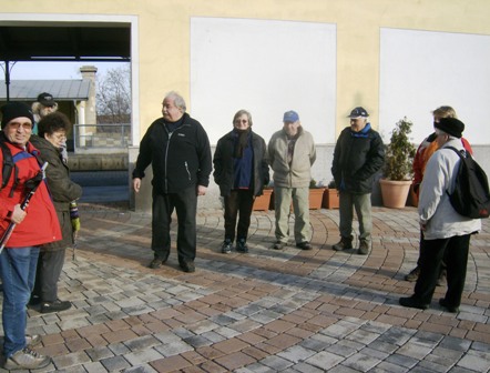 Zusammentreffen der Wandergruppe am Bahnhof Brunn-Maria Enzersdorf