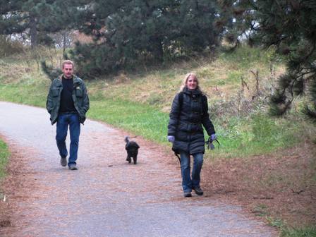 Fredi und Christa genieen den Sonntagsspaziergang
