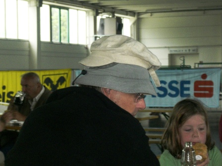 Man kann nie genug Hüte haben - denn was ist, wenn der Wind mal einen holt