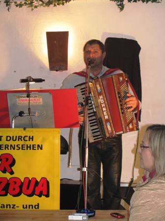 ...und eine ganz bekannte Musik - der Trauner Spitzbua - ein echter Raunthauner (Oberrabenthan in der Gemeinde Rappottenstein)