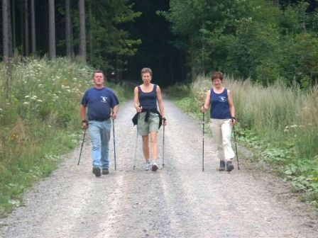 Fritz, Kathi und Monika am Weg nach Laimbach