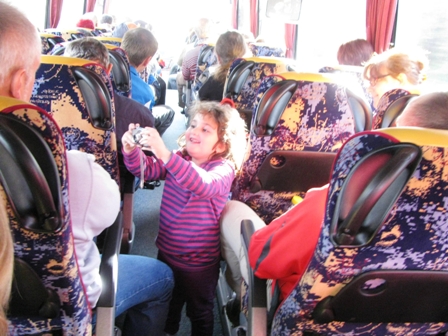 Frulein Hei probiert sich als Fotografin im Bus