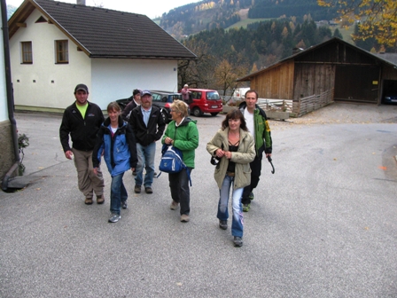 Start beim Gasthaus Linder auf den 'Wllaner Rundweg' ber 7 km