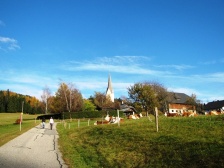 Die Kirche von Oberwllan ist zu sehen